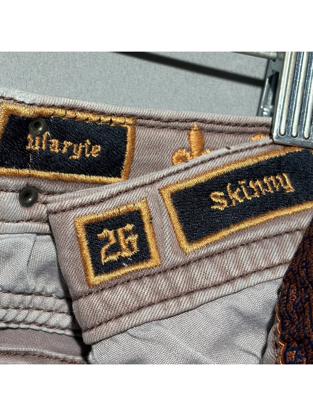 💕Rock Revival Margie Skinny Jeans Size 26 (27x30) Rose Colored Distressed💕 - Picture 8 of 10